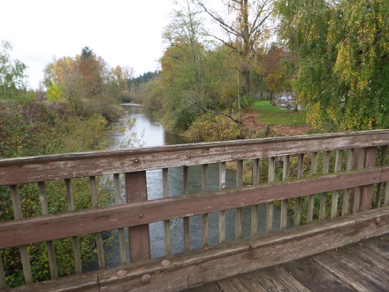 Wooden bridge with railing from parking lot to Klineline Ponds and amenities – Salmon Creek